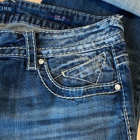 Nearly New Vigoss The Dallas Embroidery Capri Jeans - Picture 5 of 11